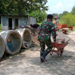 Pengerjaan Drainase TMMD Bojonegoro Jatimulyo Proses Pemasangan U-Ditch