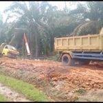 Satgas TMMD 0415/BTH Evakuasi Mobil Tanah yang Terpuruk