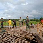 Jembatan Titik 1 Sungai Terap Mulai Proses Pengecatan oleh Satgas TMMD Kodim 0415/BTH