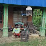 Bersama warga Jatimulyo, Satgas TMMD Bojonegoro Berbagi Ilmu Tentang Burung