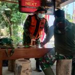 Cek Kesehatan, Timkes Kodim Bojonegoro Dampingi Satgas TMMD