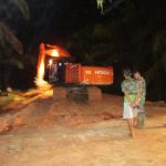 Satgas TMMD Kodim 0415/BTH Tetap Bekerja Meski Sudah Larut Malam