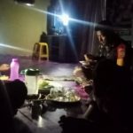 Keakraban Satgas TMMD Kodim 0415/BTH Bersama Ortu Asuh Makan Malam Dalam Suasana Mati Lampu