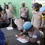Kapolres Tulungagung Lakukan Pemeriksaan Senjata Api Inventaris Bagi Personel Polres