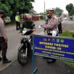 Polsek Ciwandan Rutin Laksanakan Ops Yustisi dan Memberikan Masker Gratis