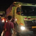 Kesal, Warga Kebon Besar Hadang Transformer