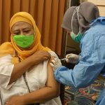 Pengurus dan Anggota Dharma Wanita Persatuan Kota Bekasi Lakukan Vaksinasi