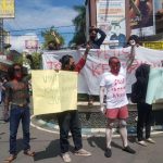 Kecam Pelaku Kekerasan Terhadap Wartawan Tempo, Puluhan Jurnalis Tulungagung Gelar Aksi Teatrikal