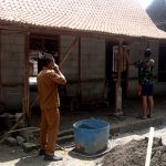 Babinsa Tambakrejo, Bersama Perades Cek Rehab Rumah Aladin TMMD Bojonegoro