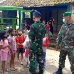 Gencar Komsos dengan Masyarakat, Satgas TMMD Bojonegoro Temui Anak Ngrancang