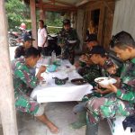 Tingkatkan Kebersamaan, Satgas TMMD Bojonegoro Makan Bersama Di Kramanan