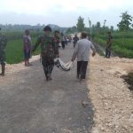 Kerja Bakti Di Jatimulyo, Warga Bersama Satgas TMMD Bojonegoro Bangun Jalan Desa