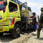 Penurunan U-Ditch Drainase, Satgas TMMD Kodim Bojonegoro Kawal Ketat