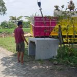 TMMD Bojonegoro, Satgas Lakukan Pengawalan Dropping U-Ditch Drainase