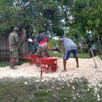 Terus Bergerak, Satgas Tambahkan Volume Batu Pedel Jalan Aspal TMMD Bojonegoro