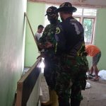 Satgas TMMD Bojonegoro Pasang Kunci Pintu RTLH Aladin