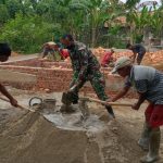 Babinsa Kampung Marga Jaya Gotong Royong Bersama Warga