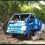 Diduga Kelebihan Muatan, Mobil Pengangkut BBM Masuk Jurang