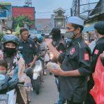 350 Paket Takjil Gratis diberikan Bang Japar Komcam Makasar Jakarta Timur