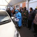 Panglima TNI dan Kapolri Tinjau Vaksinasi Drive Thru di Bali