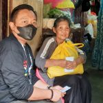 Door to Door, Anggota Media Center Koramil 04 Cengkareng Salurkan Sembako untuk Warga