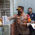 Wujud Kepedulian, Kapolsek Kembangan Kunjungi Warga yang Terpapar Covid-19