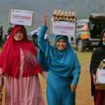 Keluarga Mualaf Dapat Bantuan Paket Ramadhan dan Lebaran dari ACT