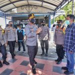 Cek Pos Penyekatan, Kapolda Jatim : Ekonomi Tetap Berjalan dan Prokes Harus Tetap Dijaga