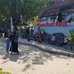 Cek Kapatuhan Prokes Pengunjung, Polres Gresik Perketat Pengamanan Tempat Wisata Pasir Putih Delegan