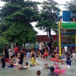 Wisata Kolam Renang BIM Rangkas Bitung Diserbu Pengunjung,Aparat Kewalahan Awasi Protkes