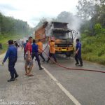 Truck Tronton Milik PT. Abadi Terbakar di Jalan Desa Trans Sungai Buluh