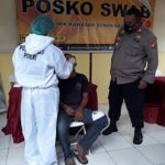 Negatif Covid-19, Polsek Sunda Kelapa Tes Swab Antigen kepada 36 Warga Muara Angke