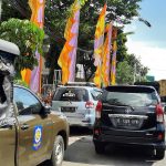 Ironis, Separuh Badan Jalan di Pangeran Tubagus Angke Dijadikan Lahan Parkir Mobil Kantor Kecamatan Tambora