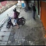 Saat Bersihkan Jalan di Cimone Tangerang, Motor Petugas Sapu Jalanan raib
