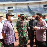 Tinjau Vaksinasi di Bandung, Panglima dan Kapolri Harap Program Vaksinasi Presiden 1 Juta Perhari Tercapai