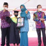 Bunda Niken Wisuda 34 ABK di SLB 2 Mataram