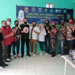 PPKM Darurat,Forum Lintas Ormas di Pasar Rebo Lakukan Penyemprotan Disinfektan dan Nagikan Masker Gratis