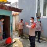 Kapolsek Kalideres Salurkan Bantuan Untuk Warga Yang Sedang Isoma