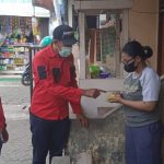 PMI Kecamatan Pinang Bersama Badiklat DPC PDI Perjuangan Kota Tangerang Bagi-bagi Vitamin C