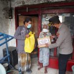 Bentuk Kepedulian Sesama di Masa Pandemi, Polres Gresik Beri Uluran Tangan Pada Janda Lansia