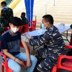 Sinergi TNI AL dan TNI AD Gencarkan Vaksinasi di Cengkareng Jakarta Barat