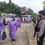 Tim Mobile Vaksinasi Polres Tubaba Sambagi Rumah Warga  Lansia