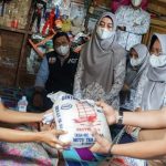 Ketua YKI Bersama Ny. Maya Indriasari Zahir dan Dirut RSUD Batu Bara Berikan Santunan Pada Desti