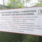 Langgar Jam Operasional, LPM Kecamatan Benda Tebar Spanduk Sebagai Bentuk Kecaman