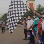 Polda Banten Bagikan Sembako kepada Buruh dan Pekerja Saat PPKM Level 4