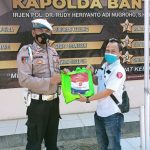 Kapolsek Cisoka Bagikan Paket Sembako Untuk Insan Pers