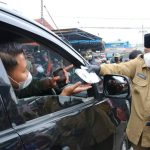 Utamakan Prokes, Bupati Malang Bagikan 10 Ribu Masker di Pasar dan Pinggir Jalan