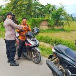 Personel Polsek Samudera Imbau Pengendara Pakai Masker