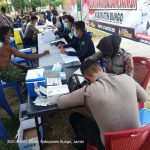 Polres Bungo Melaksanakan Vaksinasi Covid-19 Untuk Warga SAD dan Lansia