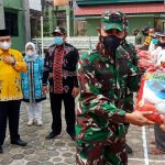 Sambut HUT RI Ke 76, Kodim Bute Bagikan Beras 1.8 Ton ke Warga Terdampak Covid-19